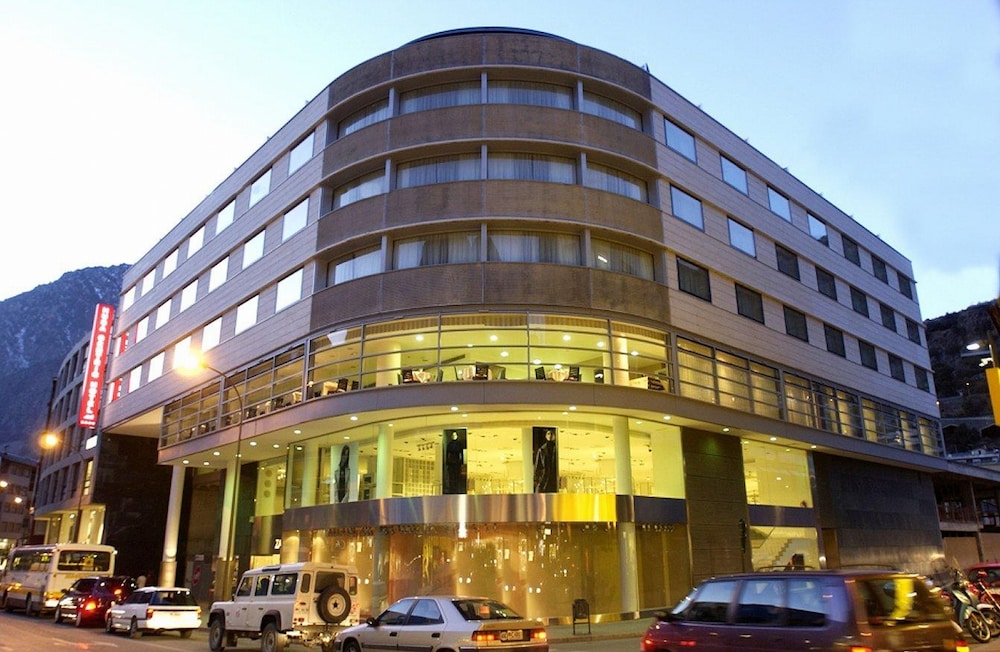 Yomo Centric Hotel 2/50