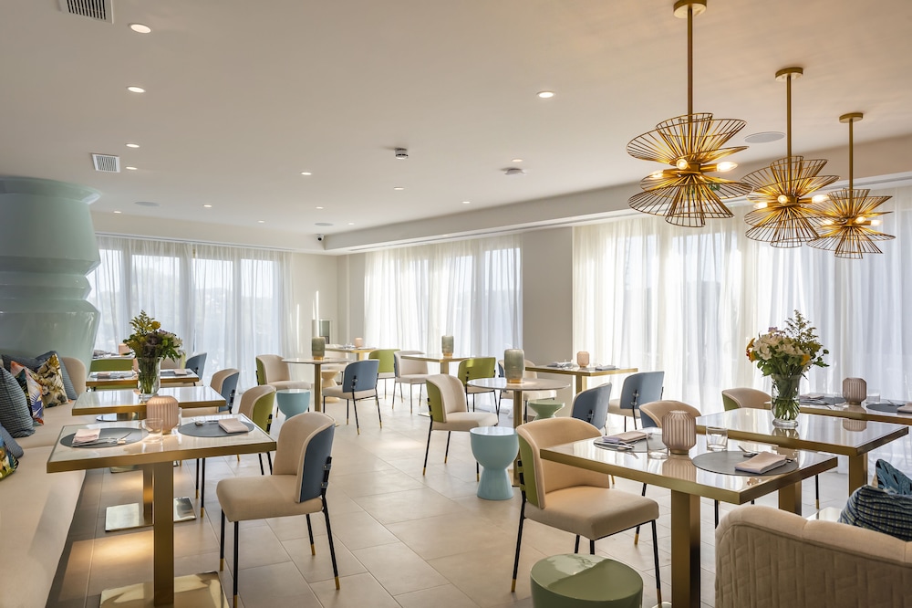 Dionis Boutique Hotel & Spa 41/46