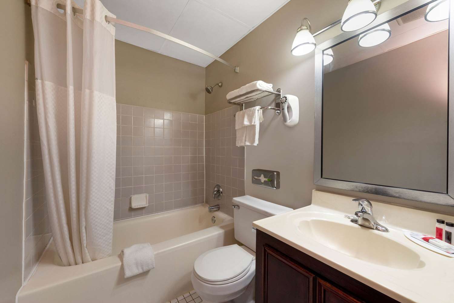 Super 8 by Wyndham Cleveland OH 7/9