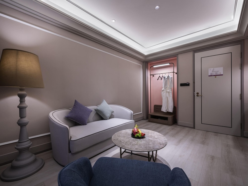 Mercure Shanghai Jinqiao 31/48