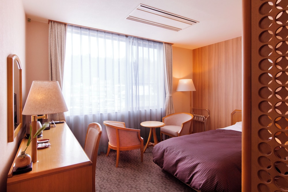 BUSINESS, TWIN BEDS