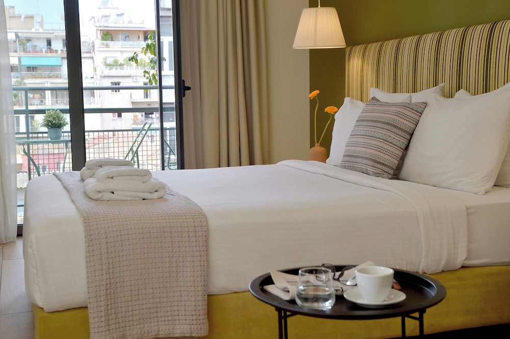 DELUXE, KING BED