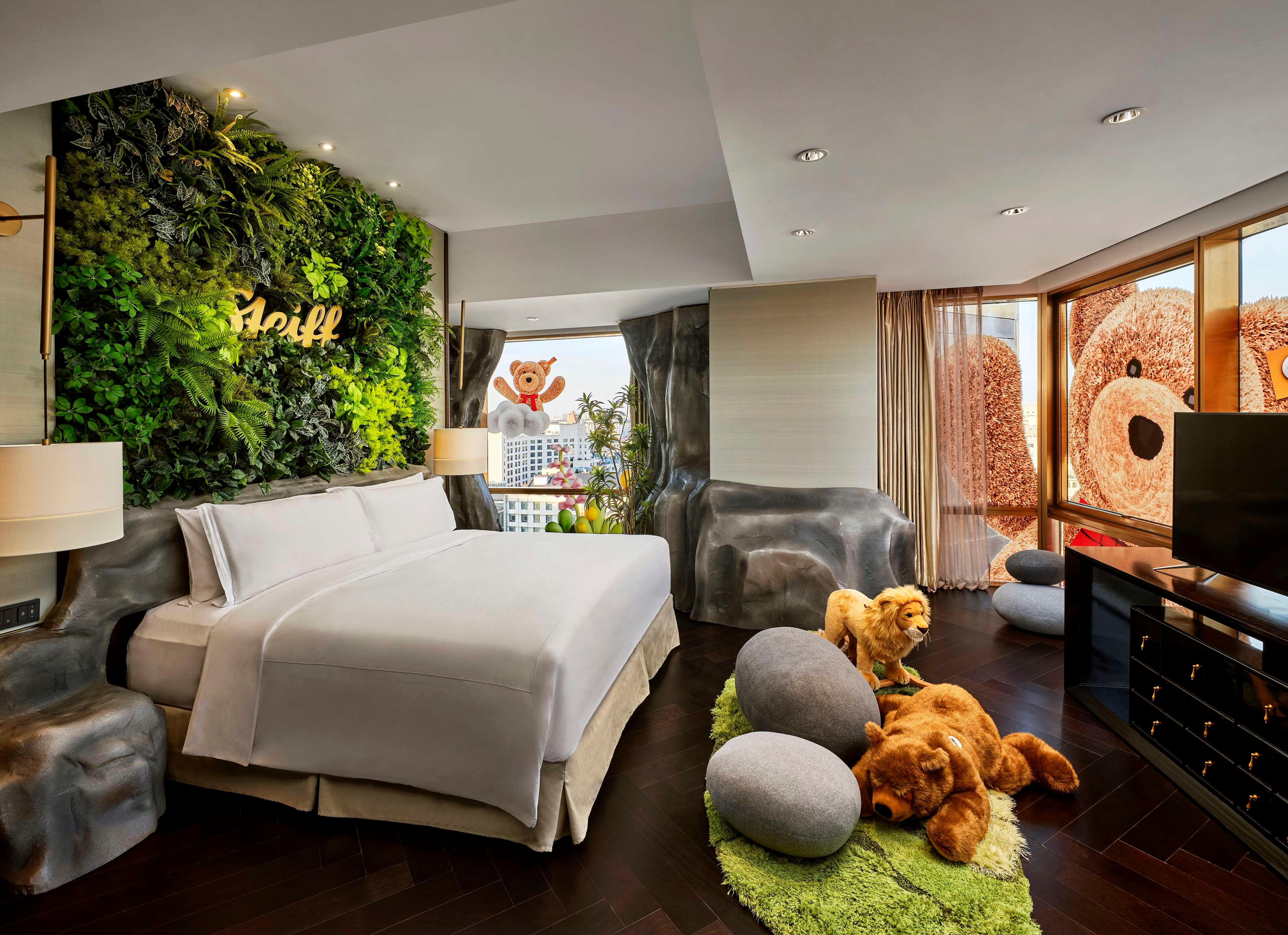 Wonderland, Forest, Suite
