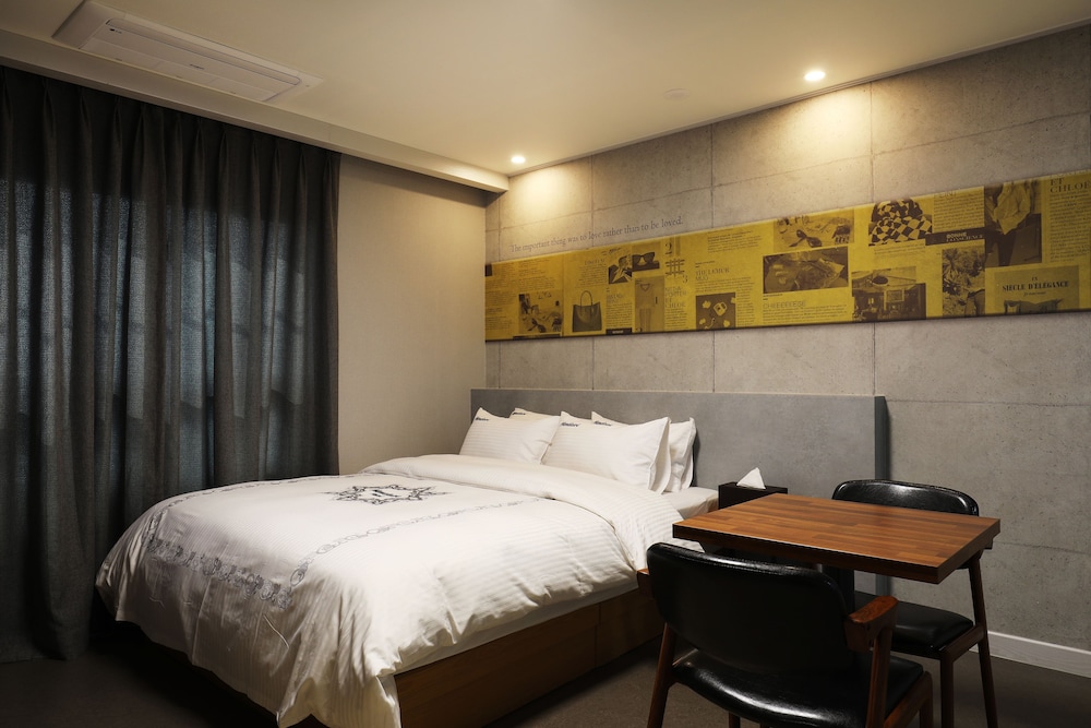 Hotel Mondavi 12/50