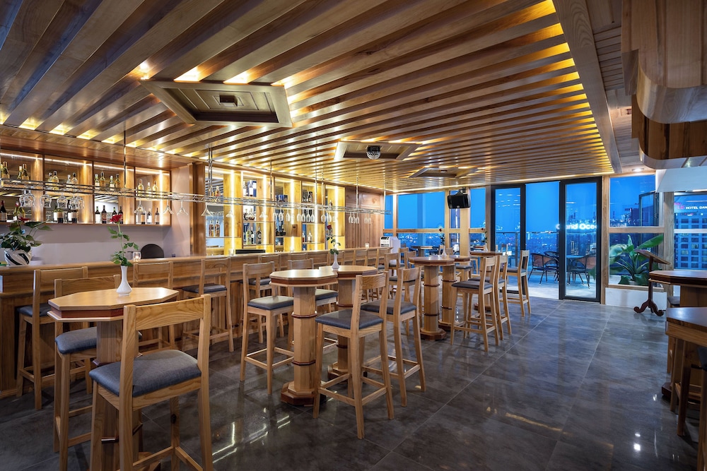 Sunny Ocean Hotel & Apartment 55/71