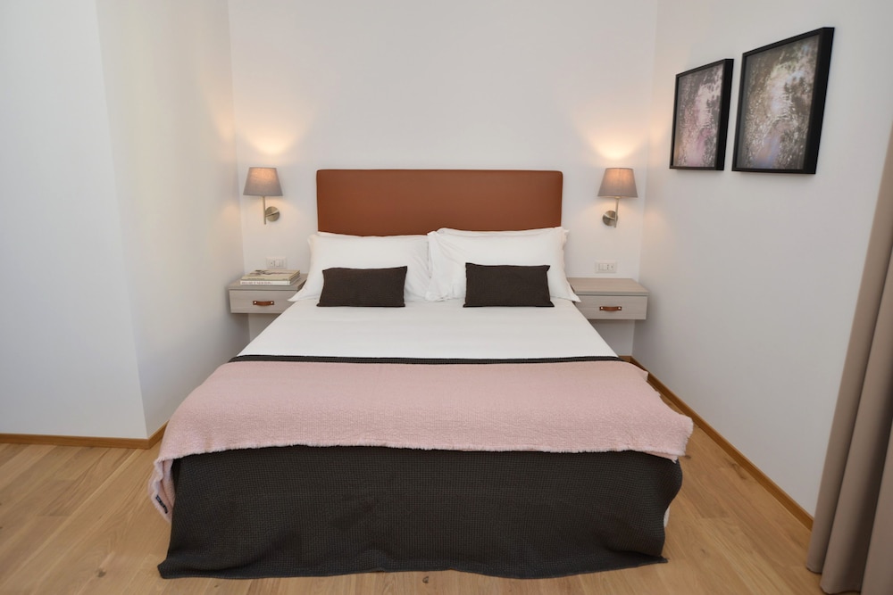 Giuturna Boutique Hotel 19/73