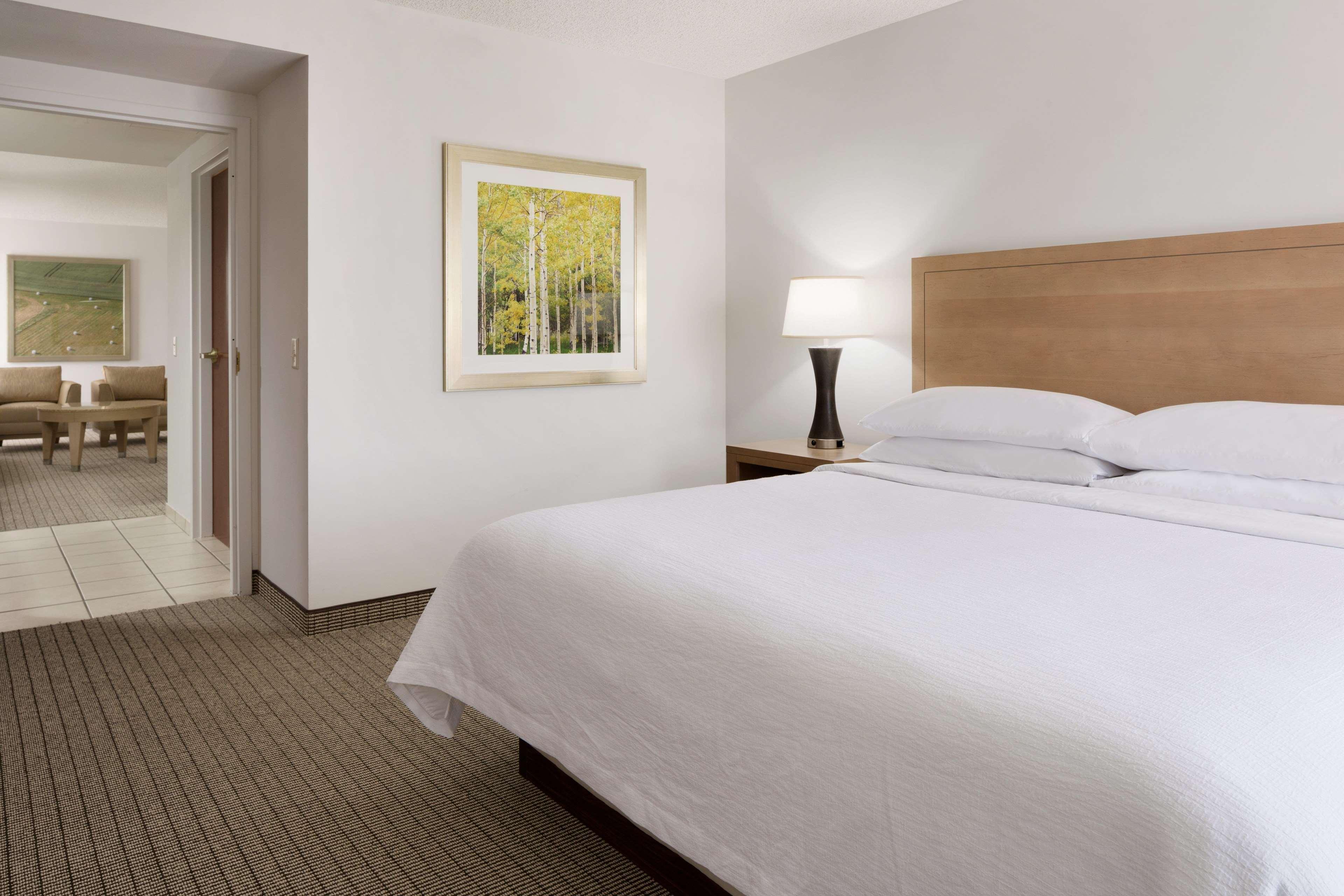 1 BEDROOM, STUDIO, KING BED