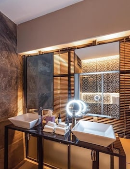 Ontico Urban Design Hotel 49/50