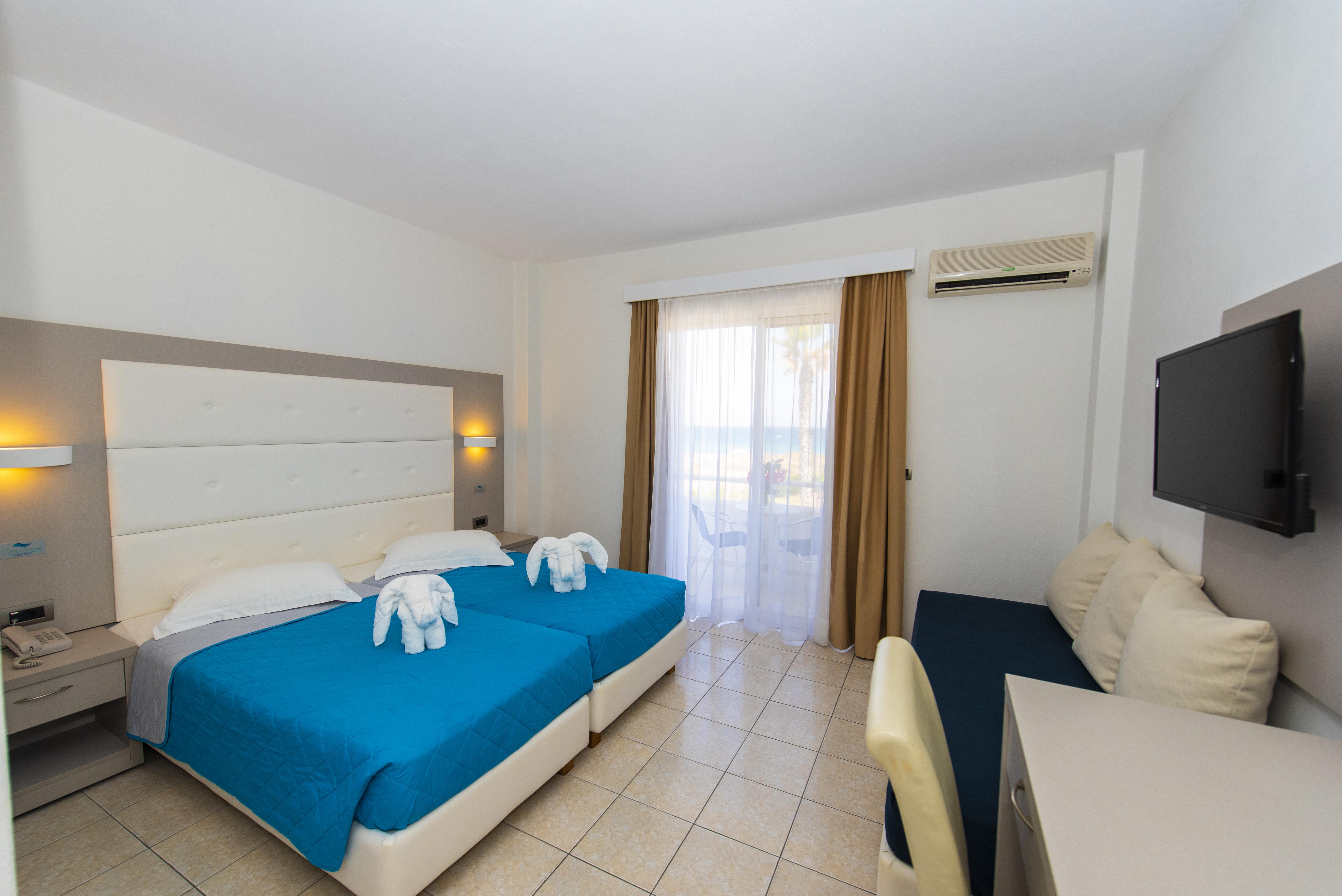 Standard, Twin Beds, Pool View