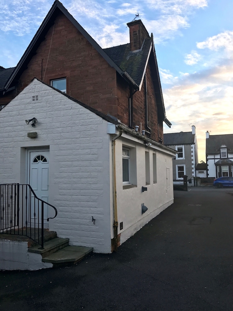 Glenlossie Guest House 1/35