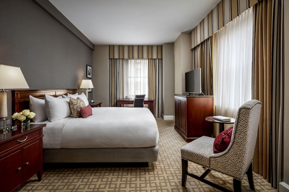 Fairmont, Suite, King Bed
