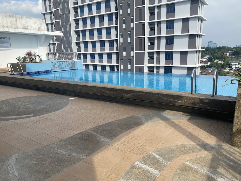 Peninsula Residence All Suite Hotel. 3/36