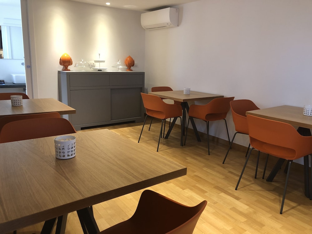 200 Rooms And Terrace 41/54