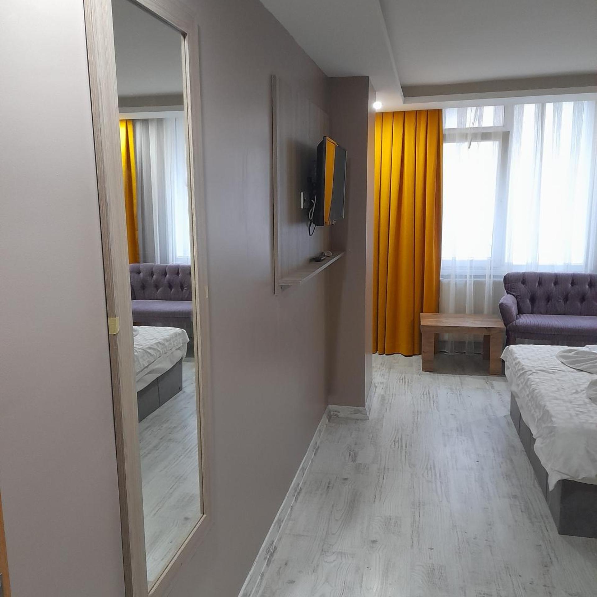 Moon Suit Otel 27/37