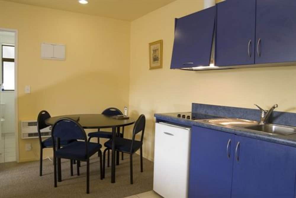 Anchorage Motel 60/74