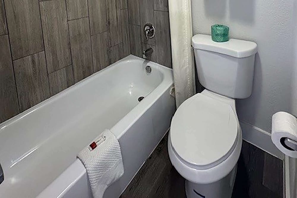 Super 8 by Wyndham Orlando Near Florida Mall 54/54