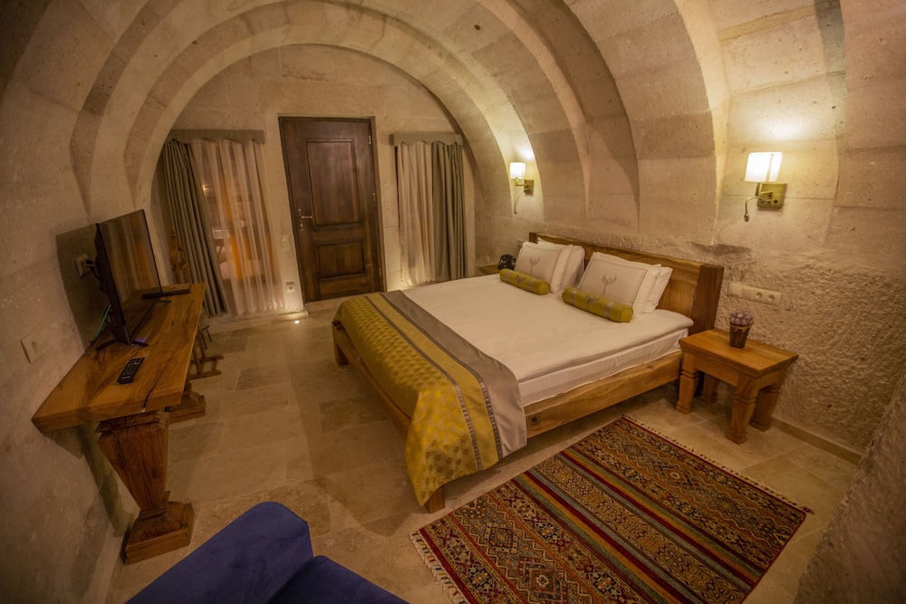 Nino Cave Suites 10/50