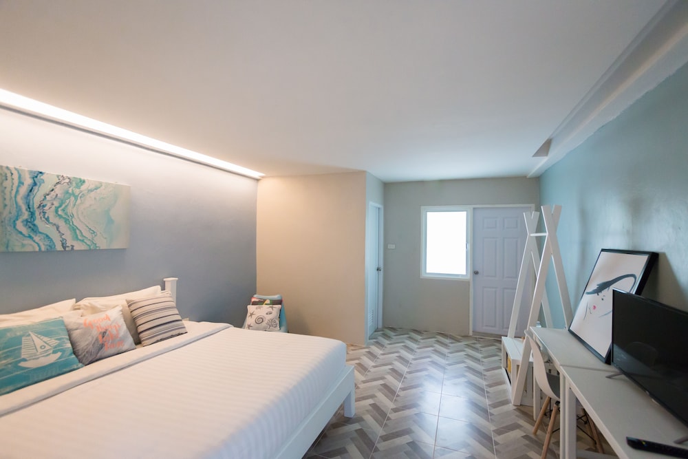 ECONOMY, DOUBLE BED, BALCONY