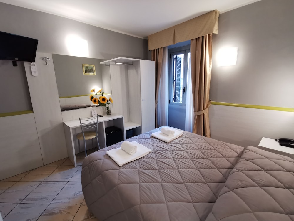 BRIANZA HOTEL 12/68
