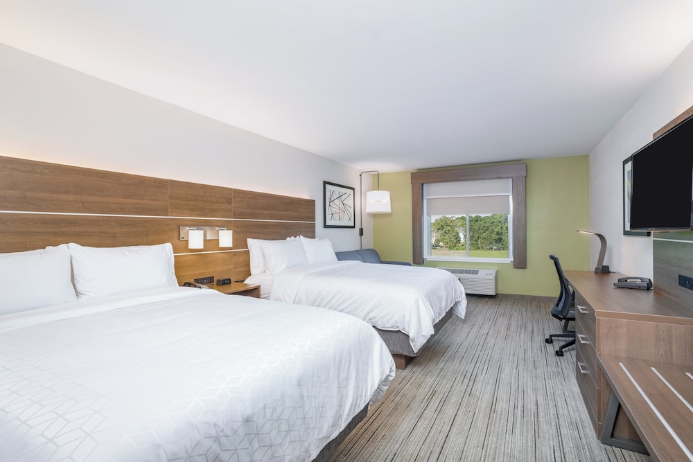 غرفة قياسية بسريرين كوين