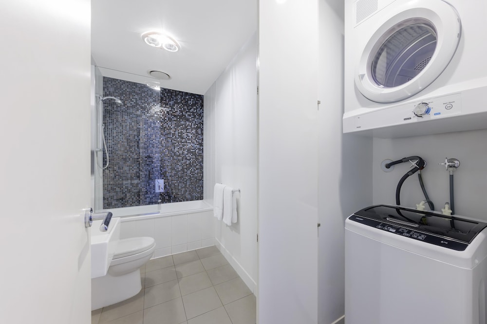 Oaks Melbourne Flemington Suites 45/46