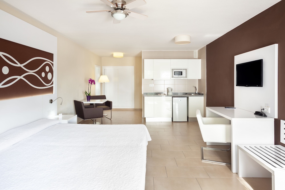 Playaolid Suites And Apartments 13/45
