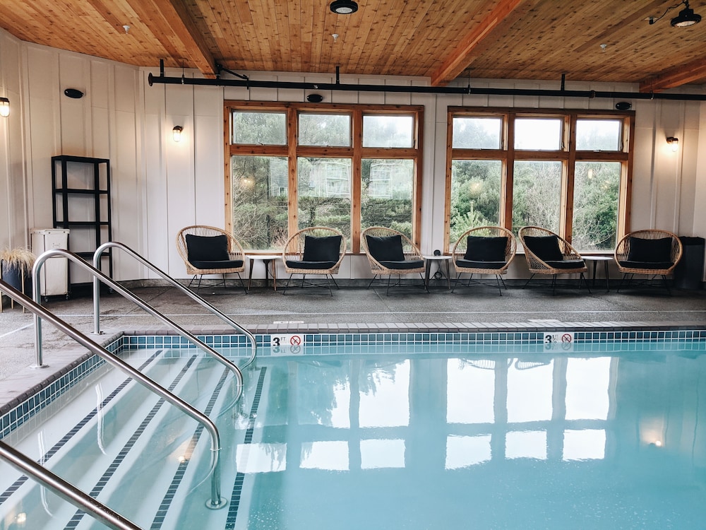 Adrift Hotel 23/50