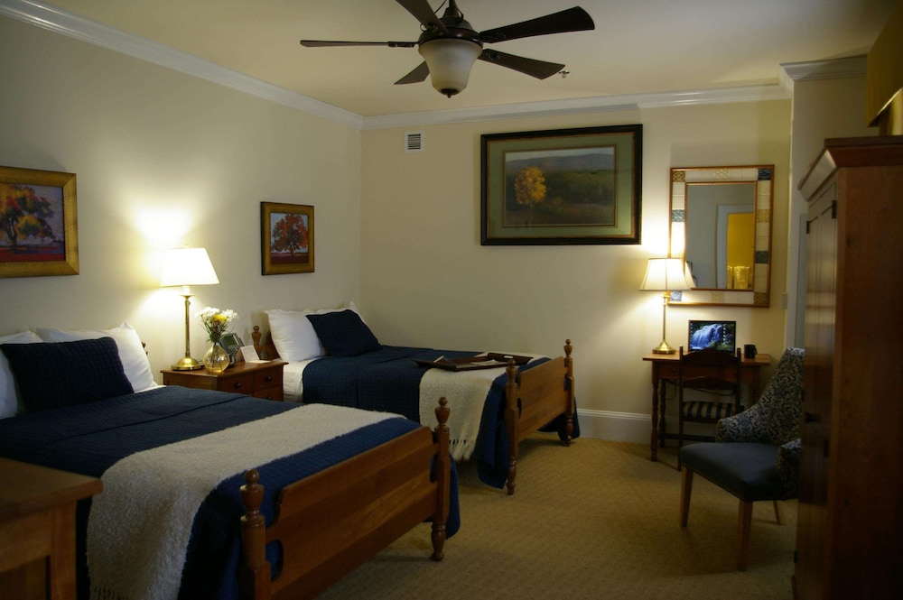 Historic Boone Tavern Hotel and Restaurant 36/69