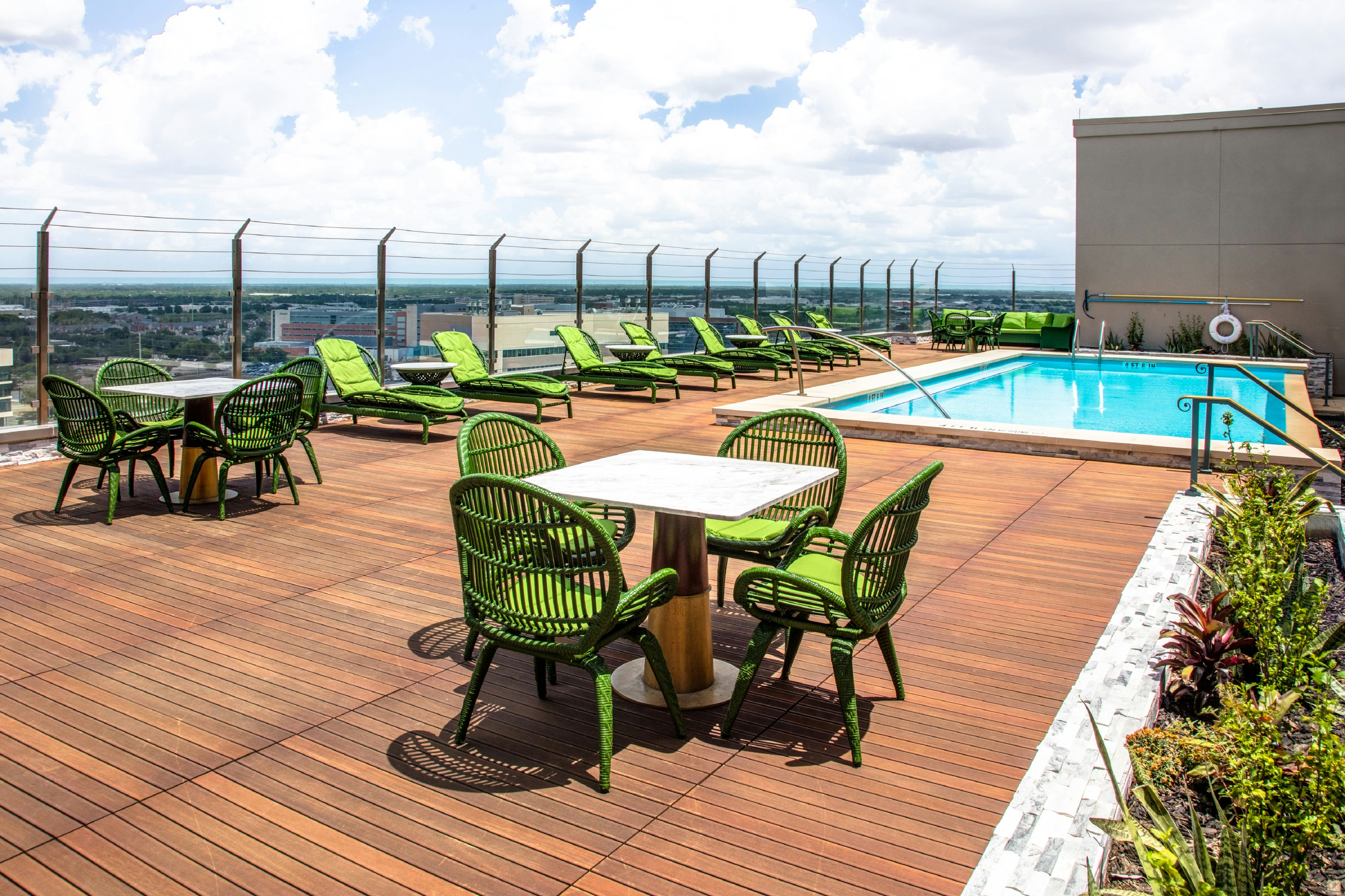 Blossom Hotel Houston, Curio Collection by Hilton 32/36