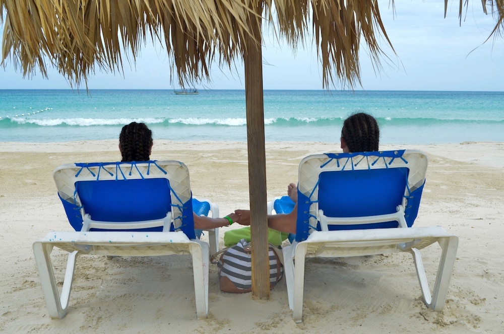 Fun Holiday Beach Resort 60/73