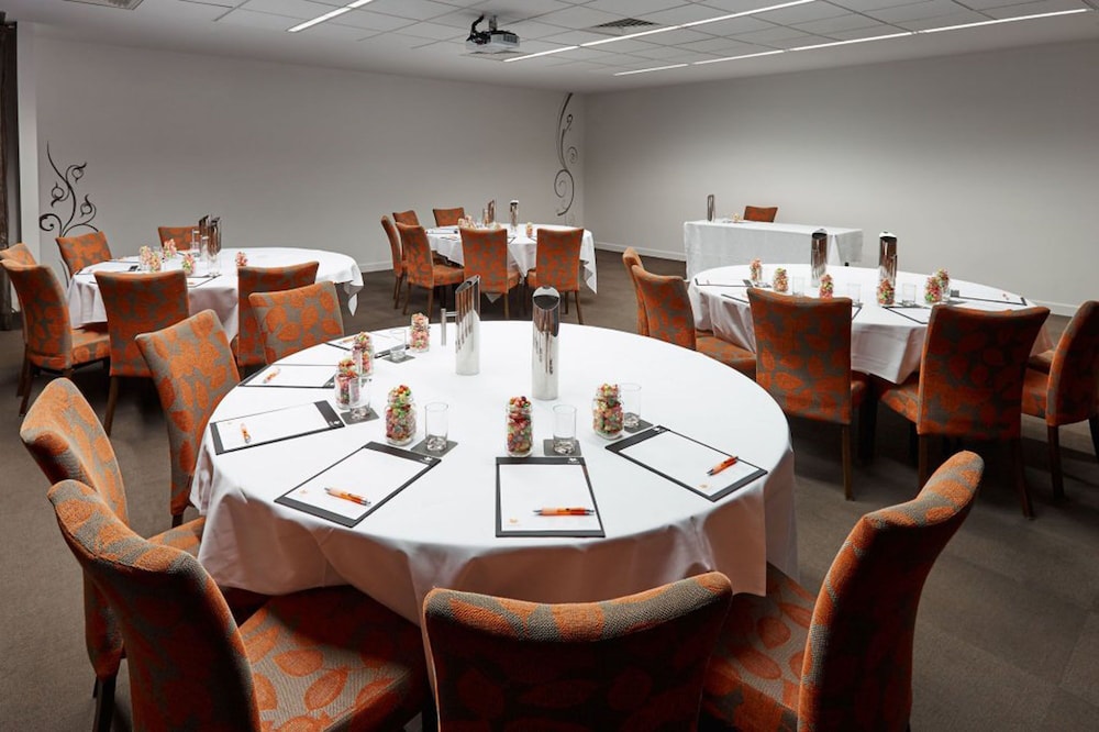 Dandenong Central Apartment Hotel (ex Punthill Dandenong) 33/35
