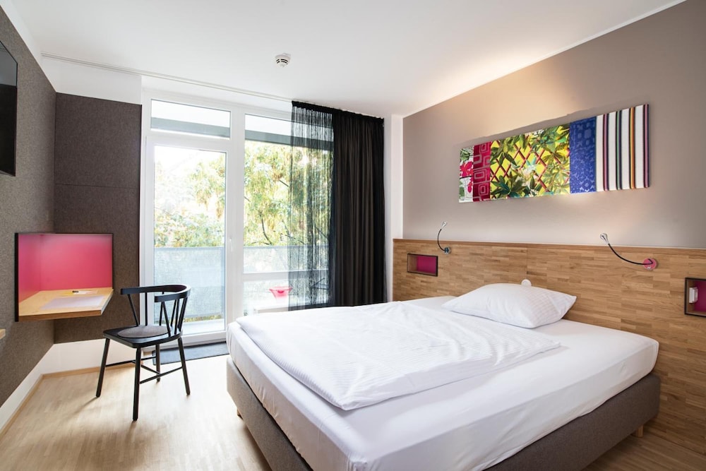 Fab Hotel 13/33