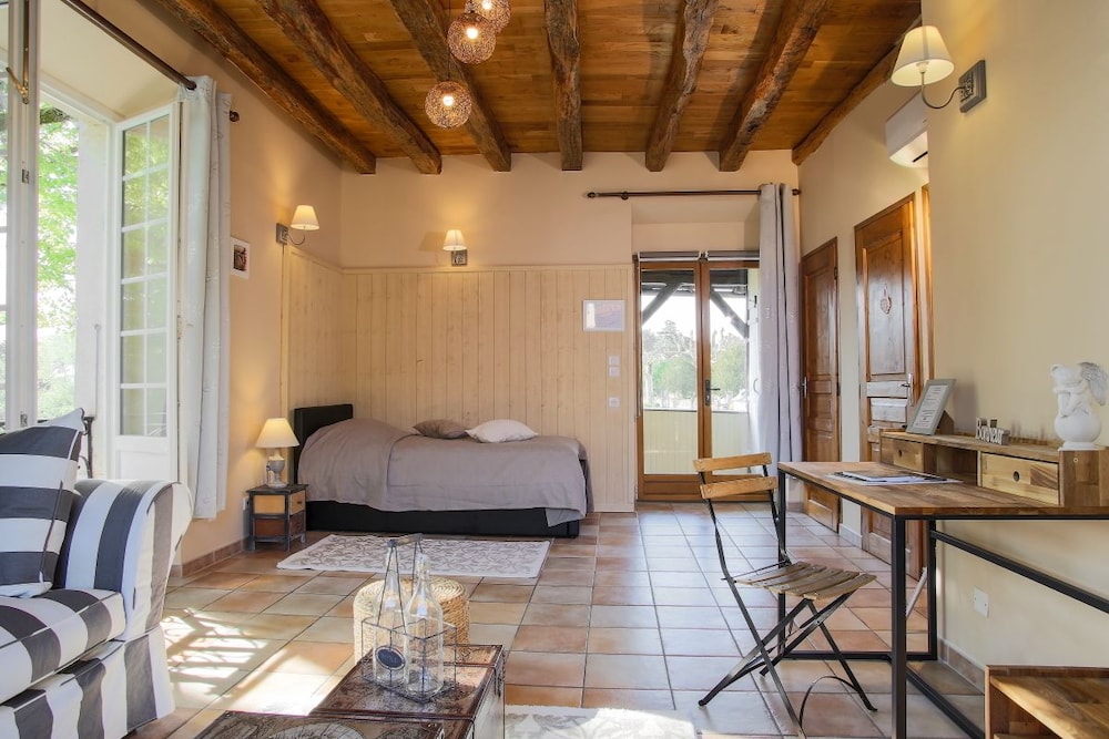 HOTEL LA ROSERAIE 15/50