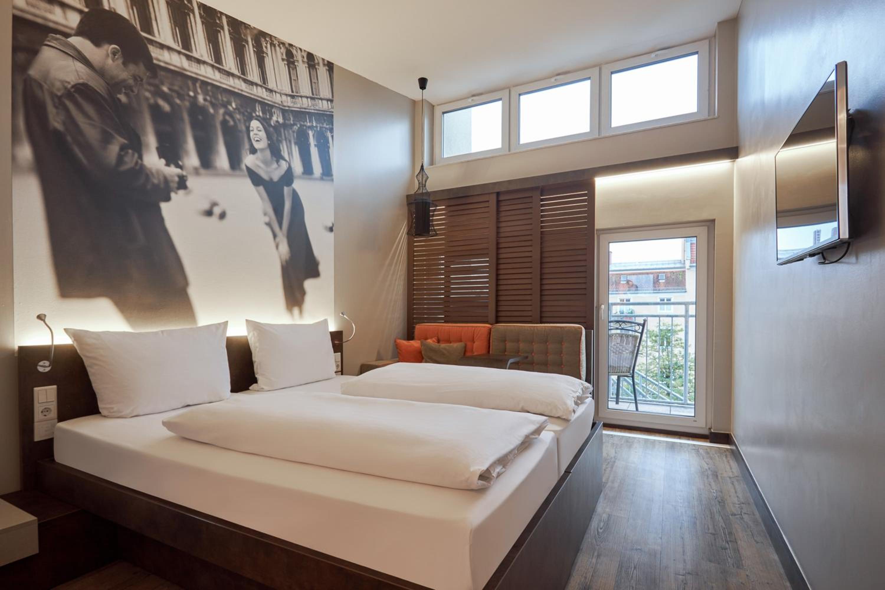 Room, Single, 3 Beds, Courtyard View