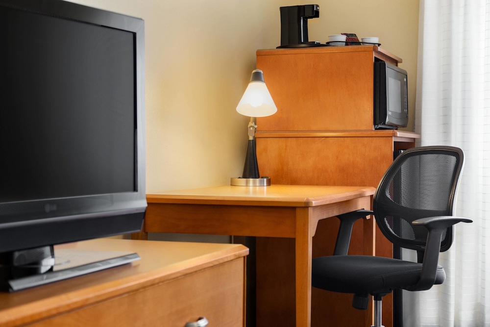 Fairfield Inn Suites Toledo Maumee 30/34