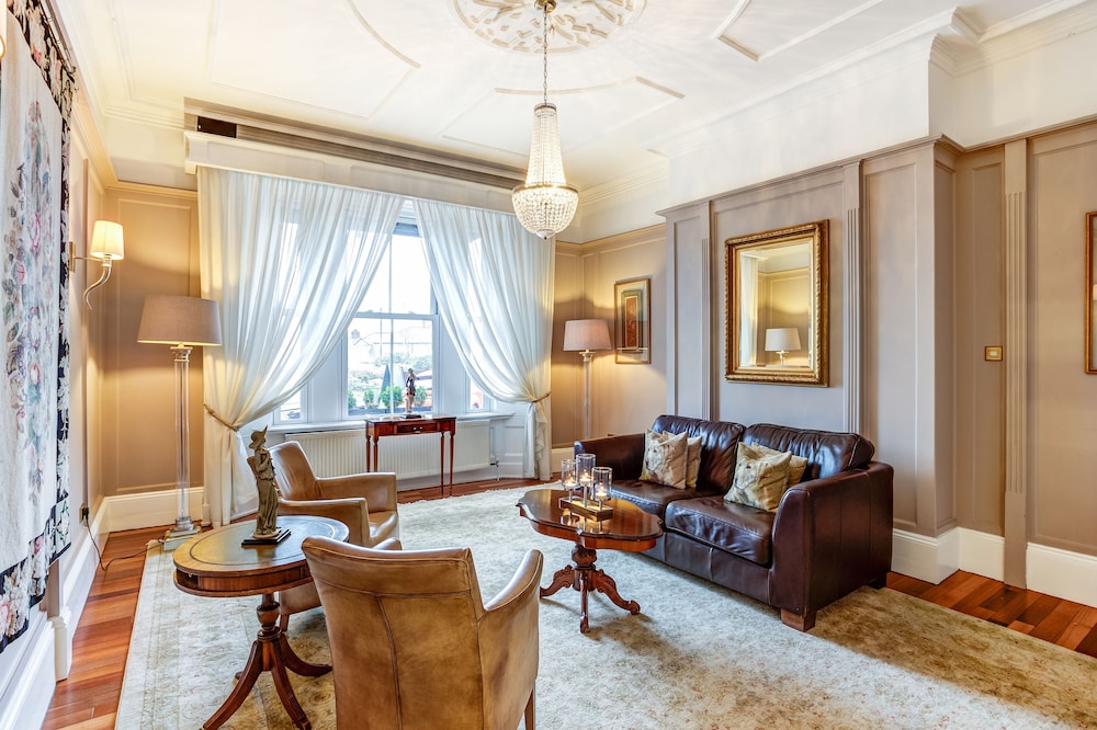 The Alexandra Court Hotel 23/37