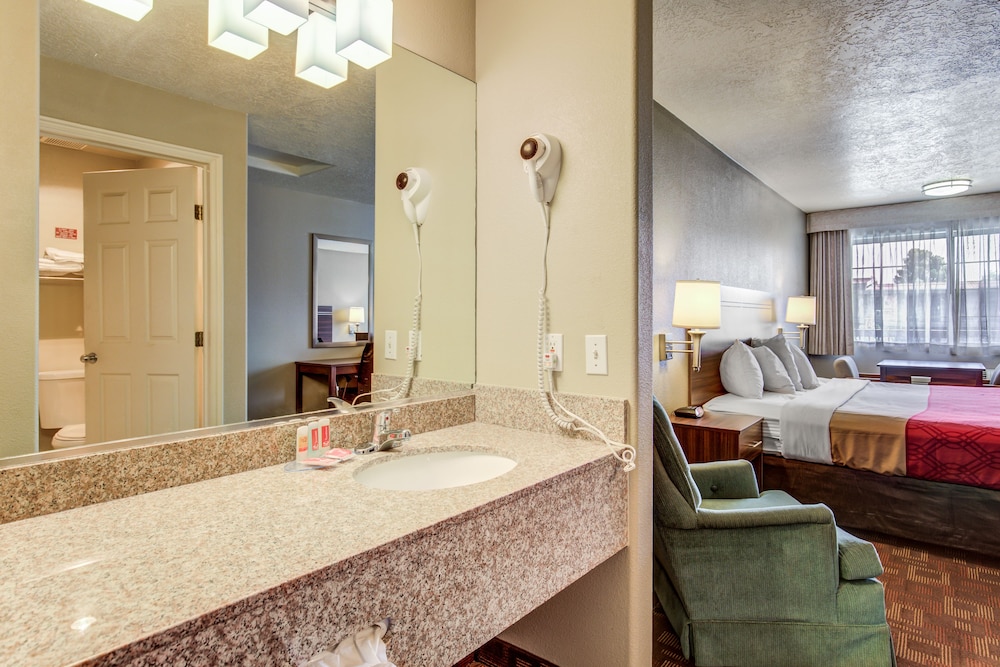Econo Lodge St George North - Near Pioneer Park 31/33