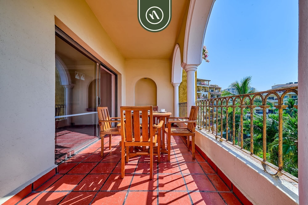 Velas Vallarta Suites Resort All Inclusive 81/99
