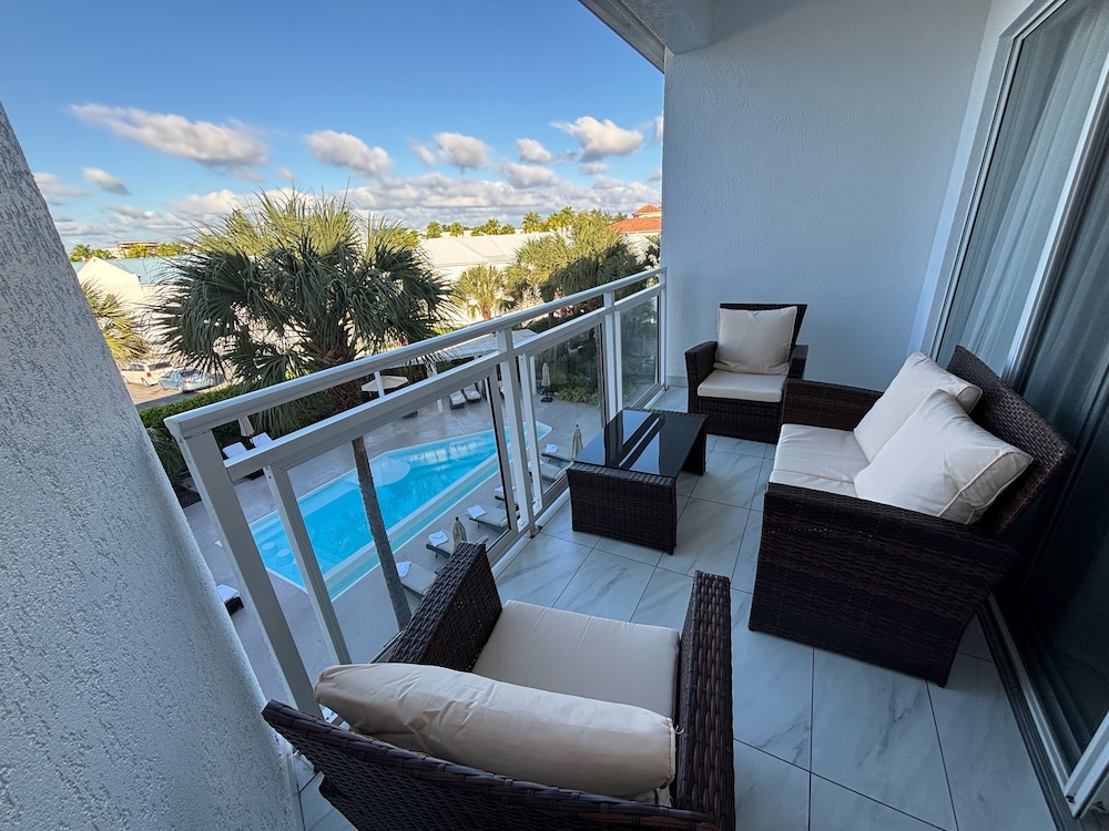 Grace Bay Suites 28/50