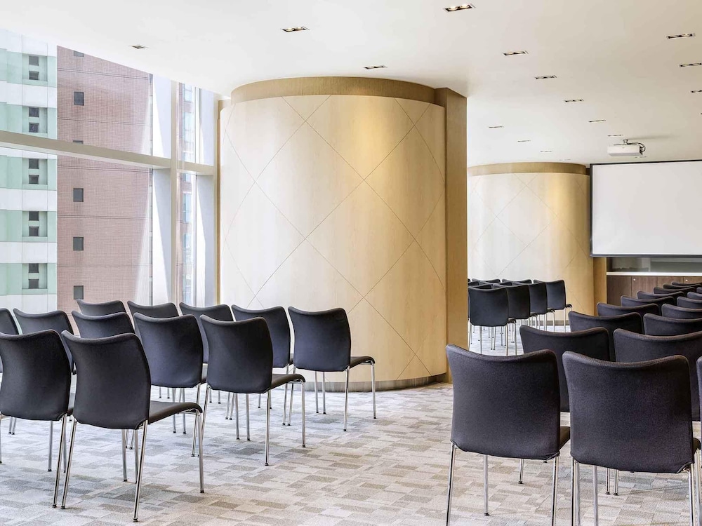 Ibis Hong Kong Central & Sheung Wan Hotel 54/65
