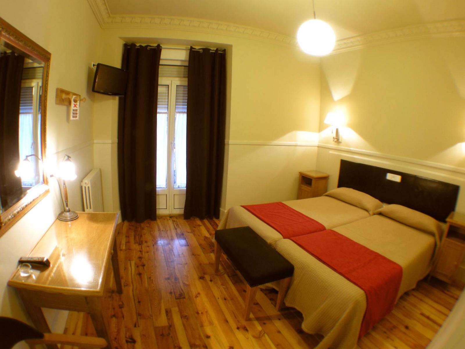 Hostal Canovas 6/16