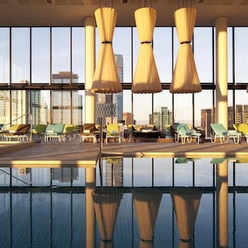 Crown Metropol Melbourne 14/18