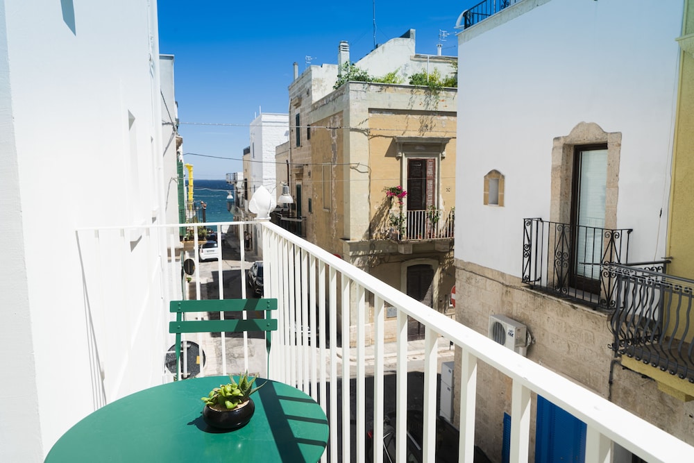 Donna Domenica Boutique Suites 3/50