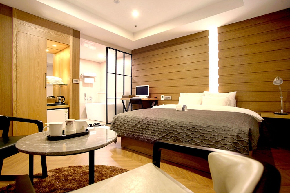 Mind Tourist Hotel 25/50