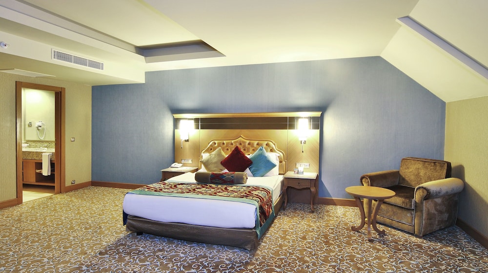 Royal Holiday Palace 15/55