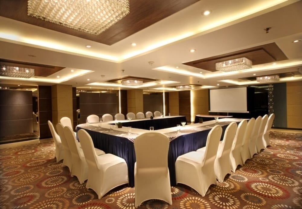 Fortune Select SG Highway, Ahmedabad - Member ITC Hotels Group 33/39