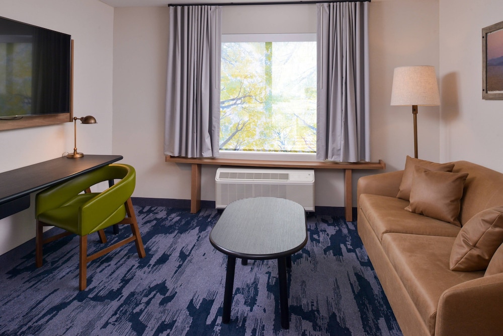 FAIRFIELD INN AND SUITES COLUMBUS GROVE CITY 32/49