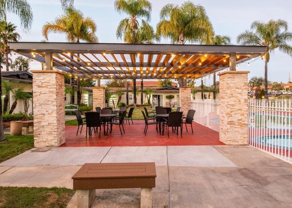 Fallbrook Country Inn 7/65