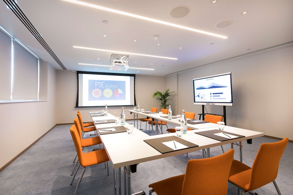 Radisson Blu Hotel Larnaca 68/74