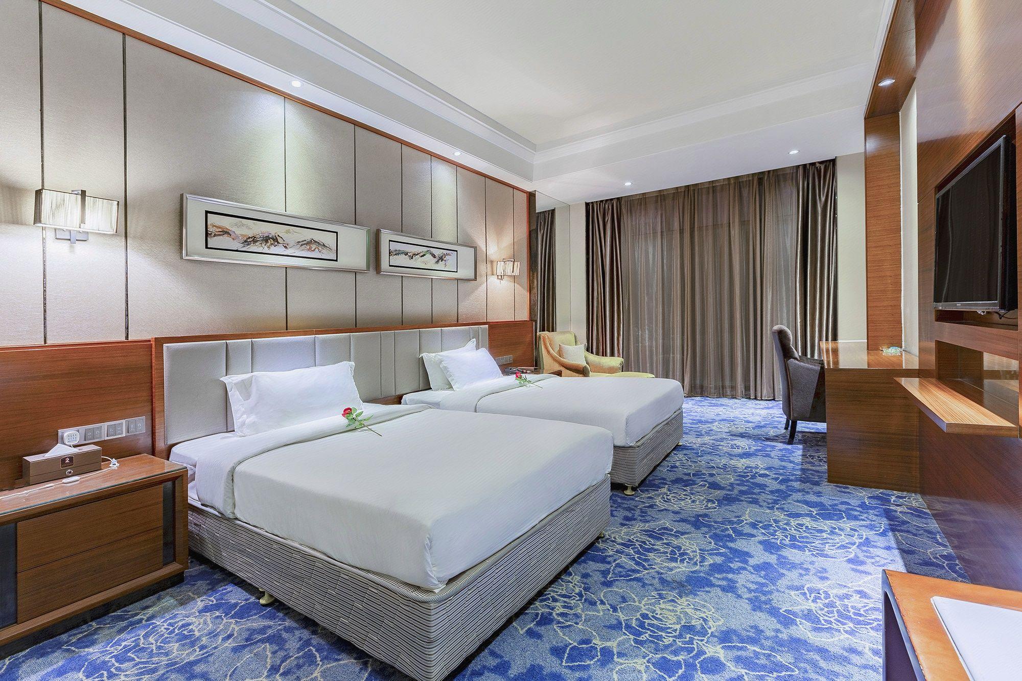 Superior, Twin Beds, with View